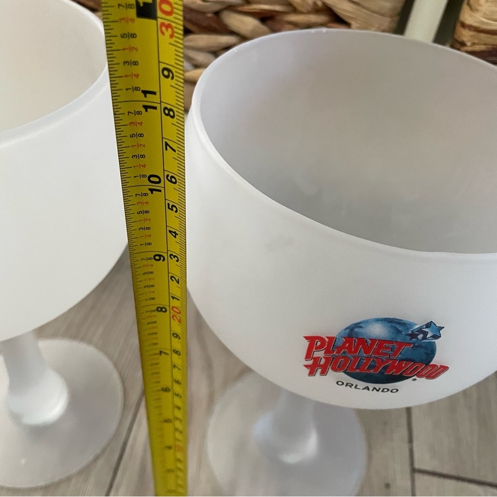 Planet Hollywood Frosted Glass Goblets - Set of 2 Collectables - Picture 11 of 12